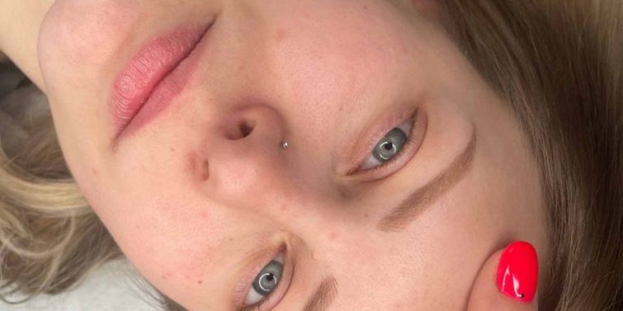 Abgeheiltes Permanent Make-Up: Kombibrows © Arisari INK