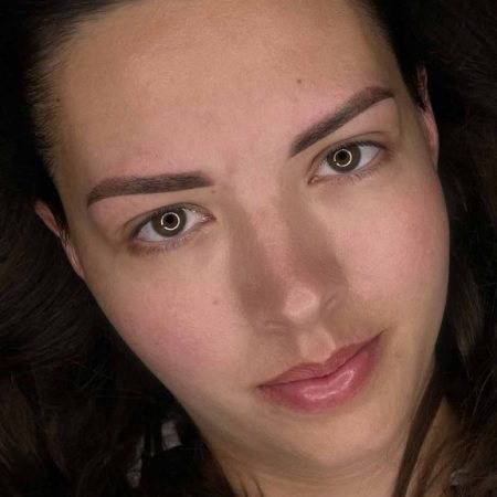 Abgeheiltes Permanent Make-Up: Lippen & frische Powderbrows © Arisari INK